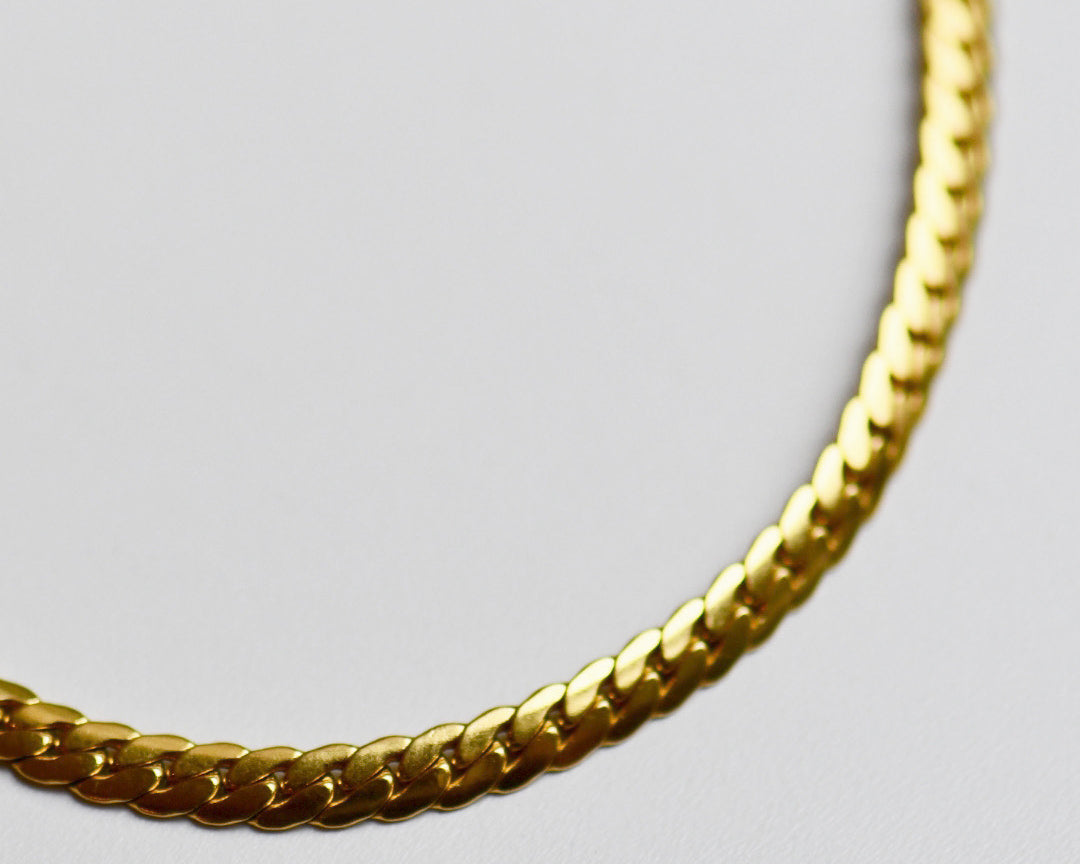 Golden Lumina Chain Necklace Close up