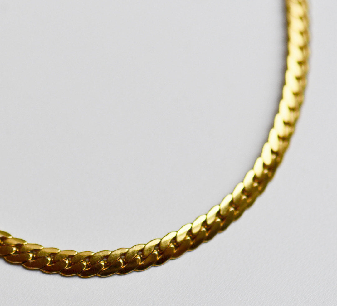 Golden Lumina Chain Necklace Close up