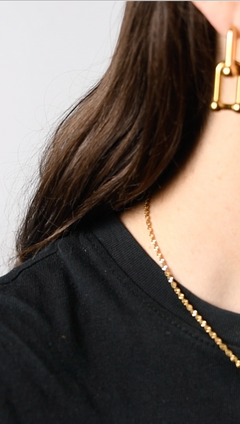 Woman wearing Twisted Gold Chain Necklace