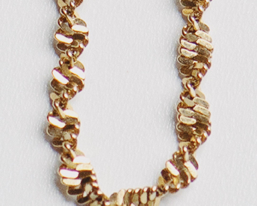 Twisted Gold Chain Necklace close-up