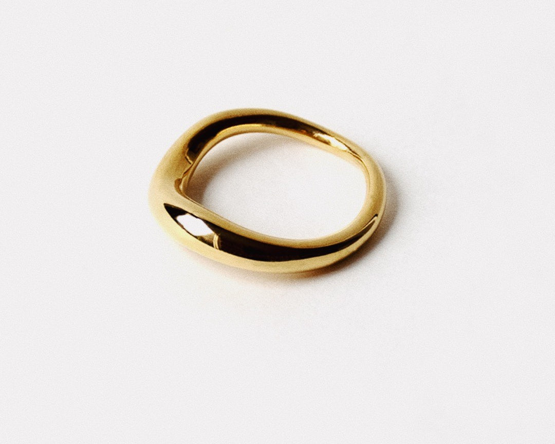 Maris Gold Ring side view