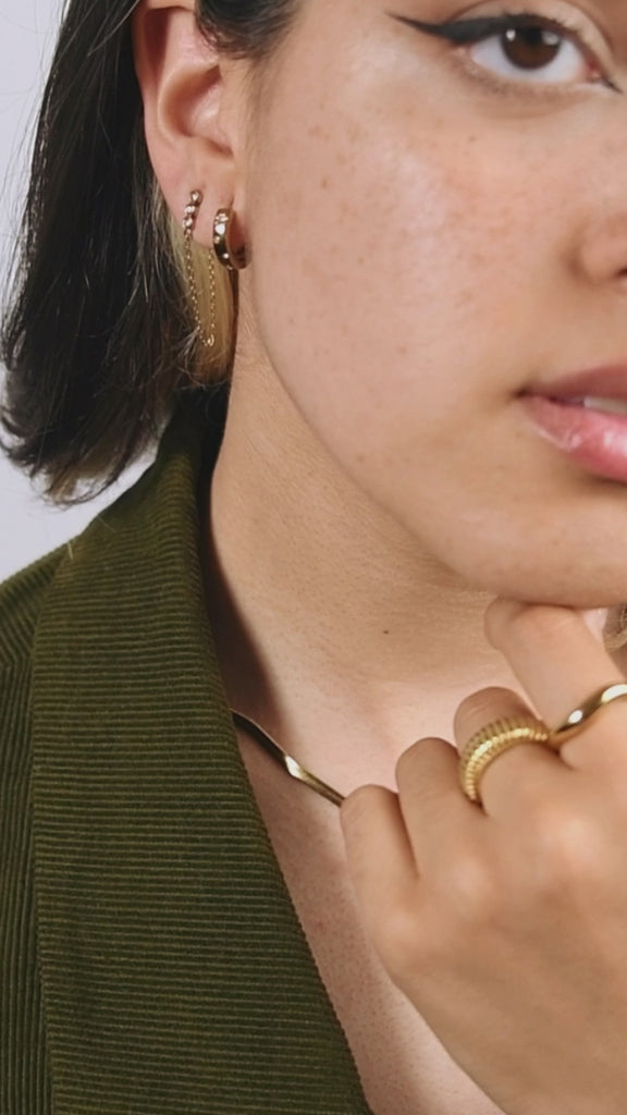 Woman wearing Gilded Gridwork Ring  video